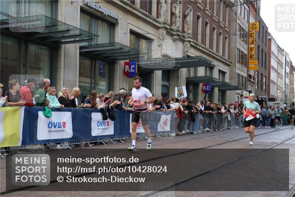 13.09.2026 - 21. swb-Marathon Bremen Strokosch-Dieckow http://msf.ph/oto/10428024 13.09.2026 13:07:55 Ziel 678, 1335, 1696, 2098, 2266, 2844, 3808, 4247, 5594, 6692, 8655, 9582, 13091, 819, 969, 2135, 4732, 4852, 4990, 5570, 5976, 7558, 8611, 8737, 9035, 9356, 13160 meine-sportfotos.de