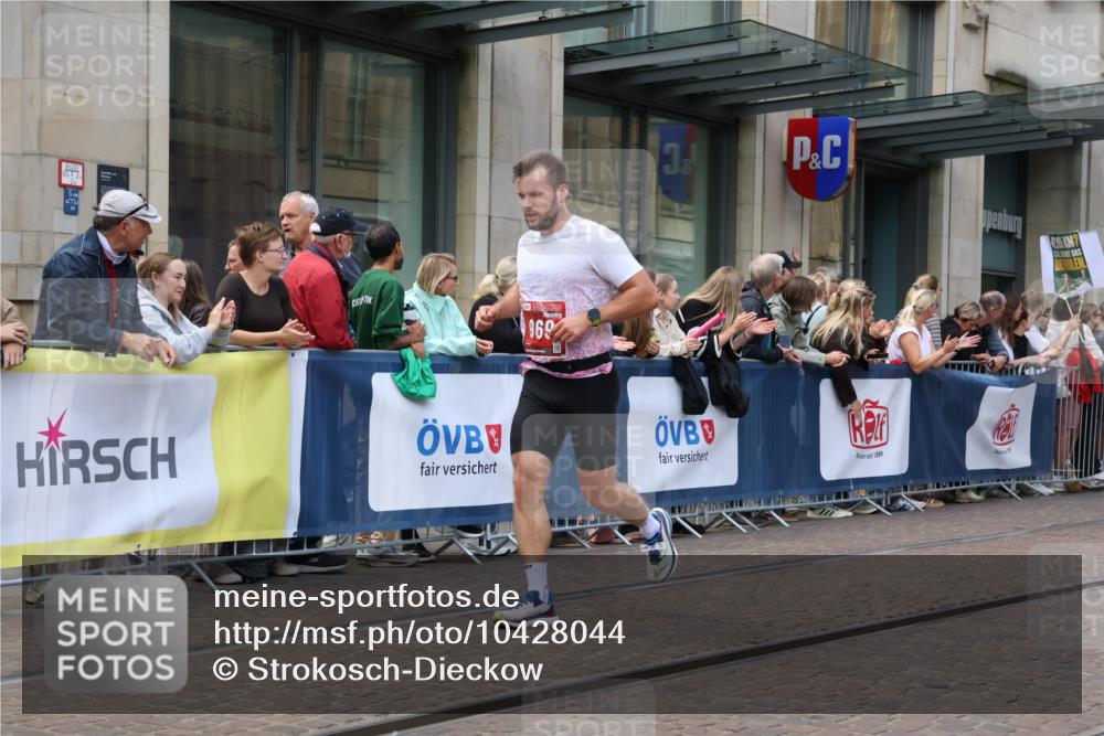13.09.2026 - 21. swb-Marathon Bremen Strokosch-Dieckow http://msf.ph/oto/10428044 13.09.2026 13:07:56 Ziel 339, 678, 1335, 1696, 2098, 2266, 2844, 3808, 4247, 5594, 6692, 8655, 9582, 13091, 969, 2135, 4732, 4852, 4990, 5570, 5976, 7558, 8611, 8737, 9035, 9356, 13160 meine-sportfotos.de