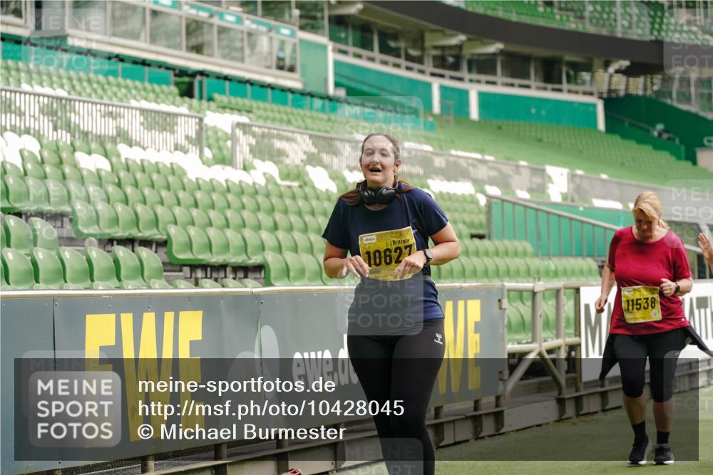 13.09.2026 - 21. swb-Marathon Bremen Michael Burmester http://msf.ph/oto/10428045 13.09.2026 10:52:45 Laufen im Stadion 10317, 10387, 10650, 10967, 10968, 11017, 11025, 11161, 11195, 11341, 11444, 11538, 12377, 12408, 12416, 12546, 10407, 10413, 10440, 10710, 10754, 10789, 11031, 11254, 11541, 11712, 11780, 11851, 11942, 11980, 12083, 12440, 12471, 12542, 12561 meine-sportfotos.de
