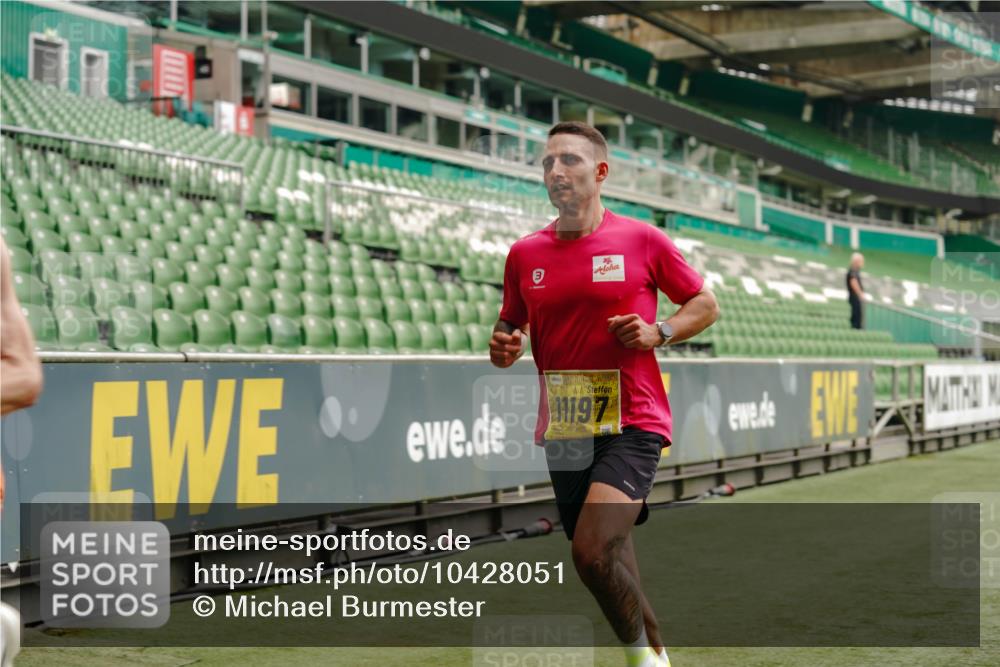 13.09.2026 - 21. swb-Marathon Bremen Michael Burmester http://msf.ph/oto/10428051 13.09.2026 10:19:25 Laufen im Stadion 10366, 10475, 11197, 11418, 11481, 11652, 12358, 12413, 12457, 13530, 13533, 13534, 13536, 13541, 13543, 13550, 13554, 13560, 13564, 13571, 13572, 13573, 13581, 13582, 13599, 13601, 13602, 13610, 13618, 13622, 13632, 13638, 13639, 13643, 10597, 12272, 13501, 13515, 13525, 13547, 13567, 13627, 13635 meine-sportfotos.de