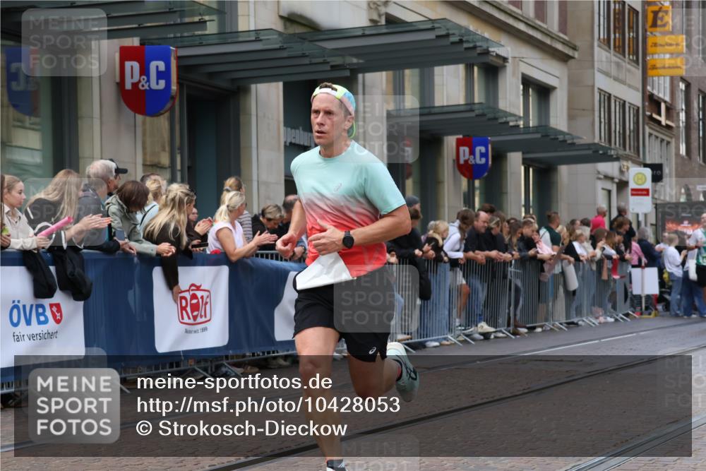 13.09.2026 - 21. swb-Marathon Bremen Strokosch-Dieckow http://msf.ph/oto/10428053 13.09.2026 13:07:57 Ziel 339, 678, 1335, 1696, 2098, 2266, 2844, 3808, 4247, 5594, 6692, 8655, 9582, 13091, 969, 4732, 4852, 4990, 5570, 5976, 6692, 7558, 8611, 8737, 9035, 9356, 13091, 13160 meine-sportfotos.de