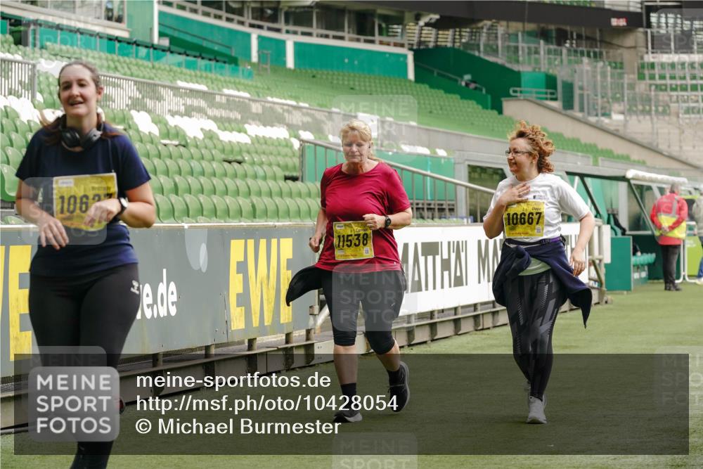 13.09.2026 - 21. swb-Marathon Bremen Michael Burmester http://msf.ph/oto/10428054 13.09.2026 10:52:46 Laufen im Stadion 10317, 10387, 10650, 10967, 10968, 11017, 11025, 11161, 11195, 11341, 11444, 11538, 12377, 12408, 12416, 12546, 10407, 10413, 10440, 10710, 10754, 10789, 11031, 11254, 11541, 11712, 11780, 11851, 11942, 11980, 12440, 12471, 12542, 12561 meine-sportfotos.de