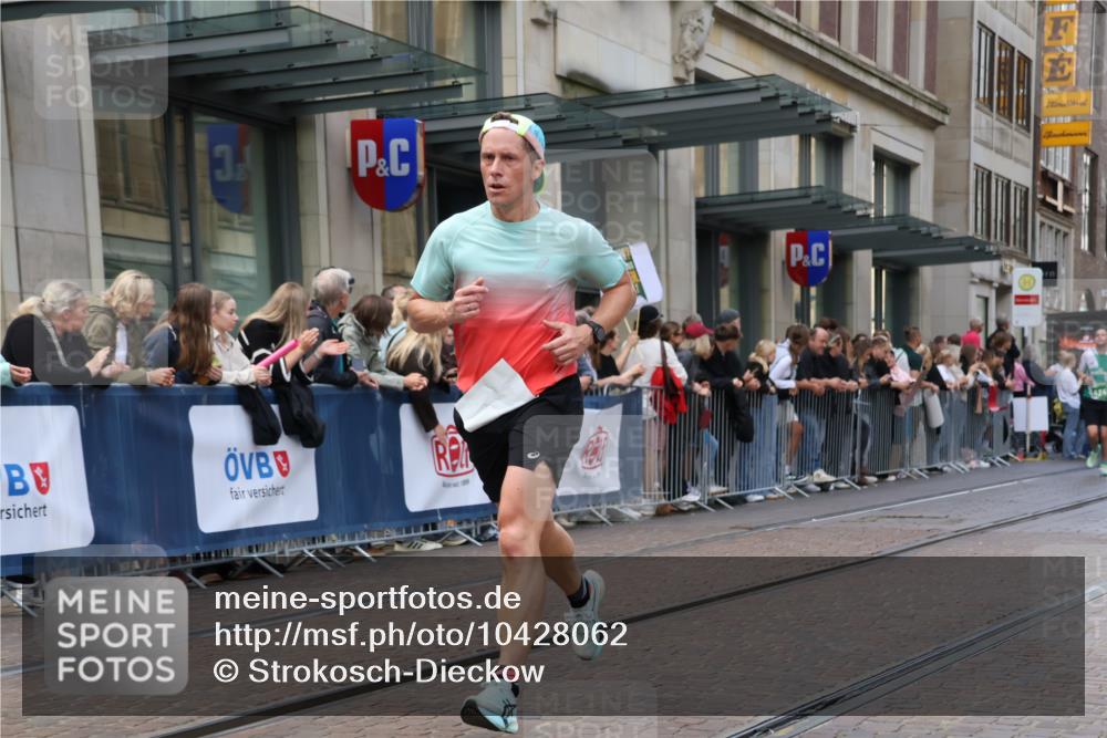 13.09.2026 - 21. swb-Marathon Bremen Strokosch-Dieckow http://msf.ph/oto/10428062 13.09.2026 13:07:57 Ziel 339, 678, 1335, 1696, 2098, 2266, 2844, 3808, 4247, 5594, 6692, 8655, 9582, 13091, 969, 4732, 4852, 4990, 5570, 5976, 6692, 7558, 8611, 8737, 9035, 9356, 13091, 13160 meine-sportfotos.de