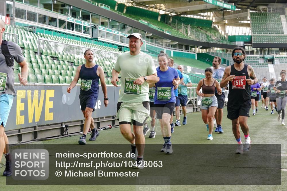 13.09.2026 - 21. swb-Marathon Bremen Michael Burmester http://msf.ph/oto/10428063 13.09.2026 13:26:07 Laufen im Stadion 202, 213, 294, 390, 505, 530, 543, 645, 815, 818, 833, 966, 1077, 1283, 1410, 1443, 1459, 1473, 1487, 1491, 1504, 1515, 1530, 1561, 1618, 1744, 1828, 1830, 1953, 2058, 2059, 2267, 2271, 2273, 2298, 2308, 2309, 2354, 2382, 2384, 2428, 2506, 2508, 2542, 2554, 2558, 2576, 2582, 2591, 2592, 2656, 2675, 2752, 2762, 2817, 2833, 2878, 2896, 2965, 2970, 2981, 3005, 3047, 3062, 3084, 3097, 3142, 3172, 3211, 3259, 3329, 3359, 3390, 3433, 3629 meine-sportfotos.de