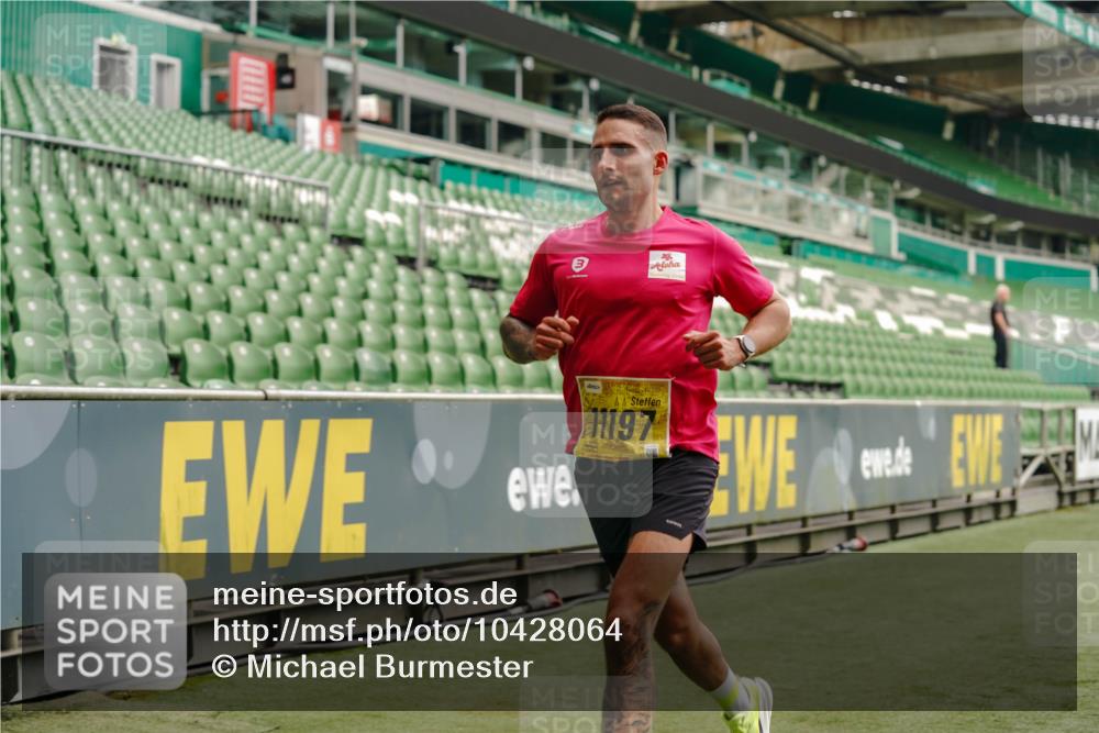 13.09.2026 - 21. swb-Marathon Bremen Michael Burmester http://msf.ph/oto/10428064 13.09.2026 10:19:25 Laufen im Stadion 10366, 10475, 11197, 11418, 11481, 11652, 12358, 12413, 12457, 13530, 13533, 13534, 13536, 13541, 13543, 13550, 13554, 13560, 13564, 13571, 13572, 13573, 13581, 13582, 13599, 13601, 13602, 13610, 13618, 13622, 13632, 13638, 13639, 13643, 10597, 12272, 13501, 13515, 13525, 13547, 13567, 13627, 13635 meine-sportfotos.de