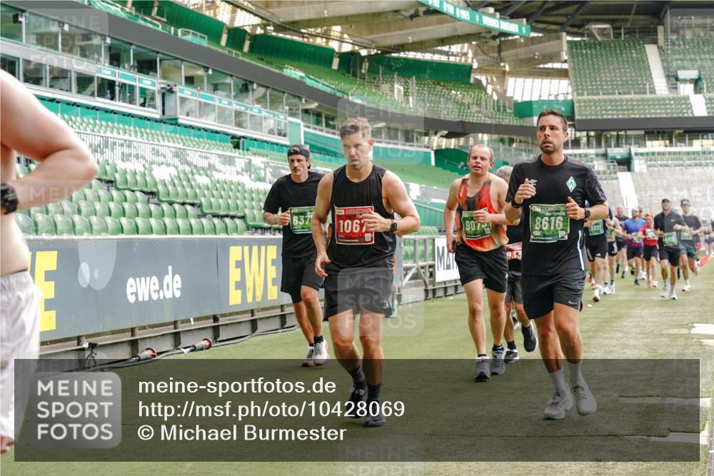 13.09.2026 - 21. swb-Marathon Bremen Michael Burmester http://msf.ph/oto/10428069 13.09.2026 13:02:48 Laufen im Stadion 150, 488, 531, 596, 722, 762, 930, 936, 940, 946, 1006, 1014, 1067, 1163, 1250, 1436, 1458, 1460, 1611, 1771, 1896, 2033, 2047, 2062, 2276, 2292, 2345, 2364, 2378, 2421, 2434, 2513, 2625, 2638, 2666, 2668, 2779, 2900, 2934, 2977, 2987, 3013, 3044, 3114, 3135, 3163, 3164, 3187, 3248, 3258, 3294, 3334, 3360, 3374, 3392, 3402, 3460, 3496, 3510, 3527, 3576, 3585, 3597, 3603, 3618, 3667, 3721, 3806, 3846, 3852, 3859, 3893, 3938, 3970, 3983, 4000, 4077, 4133, 4506, 4558 meine-sportfotos.de