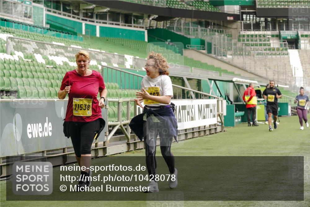 13.09.2026 - 21. swb-Marathon Bremen Michael Burmester http://msf.ph/oto/10428078 13.09.2026 10:52:47 Laufen im Stadion 10317, 10387, 10650, 10967, 10968, 11017, 11025, 11161, 11195, 11341, 11444, 11538, 12377, 12408, 12416, 12546, 10407, 10413, 10440, 10710, 10754, 10789, 11031, 11254, 11541, 11712, 11780, 11851, 11942, 11980, 12440, 12471, 12542, 12561 meine-sportfotos.de