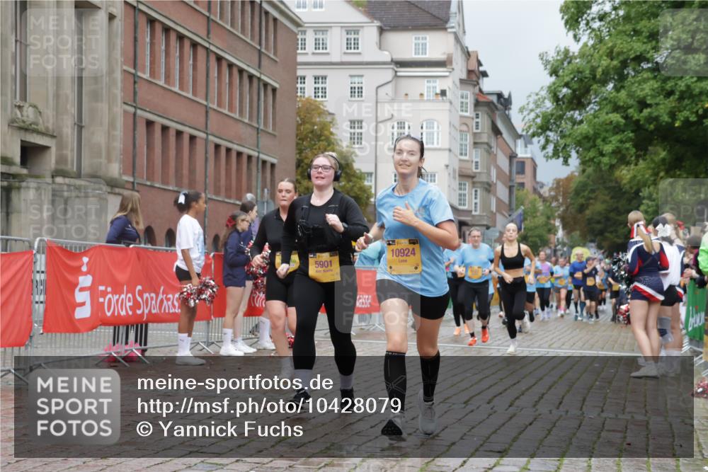 13.09.2026 - Kiel Lauf Yannick Fuchs http://msf.ph/oto/10428079 13.09.2026 11:07:52 Ziel 94, 311, 656, 1136, 2136, 3397, 3828, 3986, 4297, 6086, 6404, 6727, 7035, 9952, 10244, 11407, 12013, 12379, 12730, 356, 660, 733, 885, 1344, 1587, 1601, 1637, 2905, 2940, 4214, 4983, 5095, 5123, 5138, 5139, 5542, 5554, 5561, 5638, 5901, 6380, 6690, 6726, 6727, 7625, 9064, 9125, 9604, 10873, 10924, 11015, 11443, 12184, 12267, 12706, 121, 755, 1951, 2120, 4949, 5833, 6401, 7123, 8019, 10702, 102, 583, 2305, 5561, 5901, 6726, 9125, 10762, 10924, 12412 meine-sportfotos.de