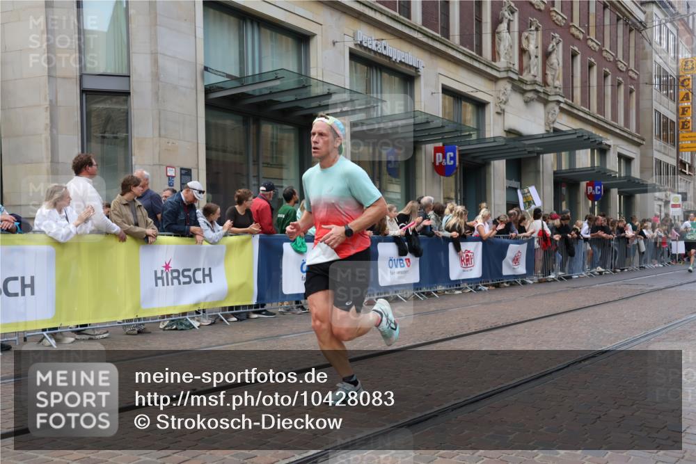13.09.2026 - 21. swb-Marathon Bremen Strokosch-Dieckow http://msf.ph/oto/10428083 13.09.2026 13:07:58 Ziel 339, 678, 1335, 1696, 2098, 2266, 2844, 3808, 4247, 5594, 8655, 9582, 969, 4732, 4852, 4990, 5570, 5976, 6692, 7558, 8611, 8737, 9035, 9356, 13091, 13160 meine-sportfotos.de