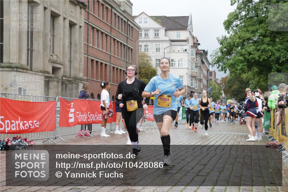 13.09.2026 - Kiel Lauf Yannick Fuchs http://msf.ph/oto/10428086 13.09.2026 11:07:52 Ziel 94, 311, 656, 1136, 2136, 3397, 3828, 3986, 4297, 6086, 6404, 6727, 7035, 9952, 10244, 11407, 12013, 12379, 12730, 356, 660, 733, 885, 1344, 1587, 1601, 1637, 2905, 2940, 4214, 4983, 5095, 5123, 5138, 5139, 5542, 5554, 5561, 5638, 5901, 6380, 6690, 6726, 6727, 7625, 9064, 9125, 9604, 10873, 10924, 11015, 11443, 12184, 12267, 12706, 121, 755, 1951, 2120, 4949, 5833, 6401, 7123, 8019, 10702, 102, 583, 2305, 5561, 5901, 6726, 9125, 10762, 10924, 12412 meine-sportfotos.de
