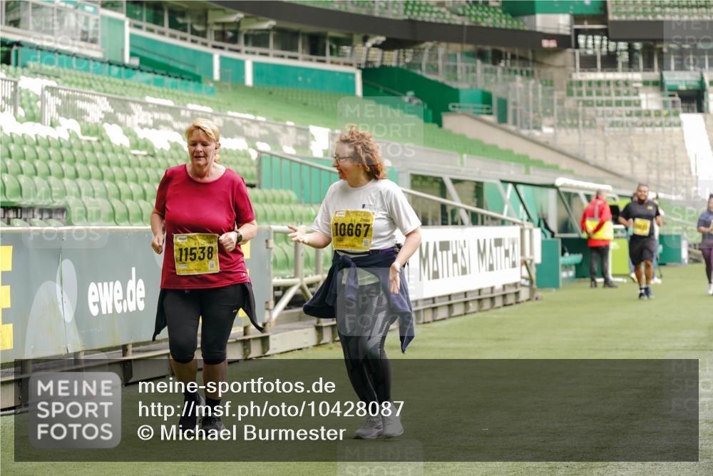 13.09.2026 - 21. swb-Marathon Bremen Michael Burmester http://msf.ph/oto/10428087 13.09.2026 10:52:47 Laufen im Stadion 10317, 10387, 10650, 10967, 10968, 11017, 11025, 11161, 11195, 11341, 11444, 11538, 12377, 12408, 12416, 12546, 10407, 10413, 10440, 10710, 10754, 10789, 11031, 11254, 11541, 11712, 11780, 11851, 11942, 11980, 12440, 12471, 12542, 12561 meine-sportfotos.de
