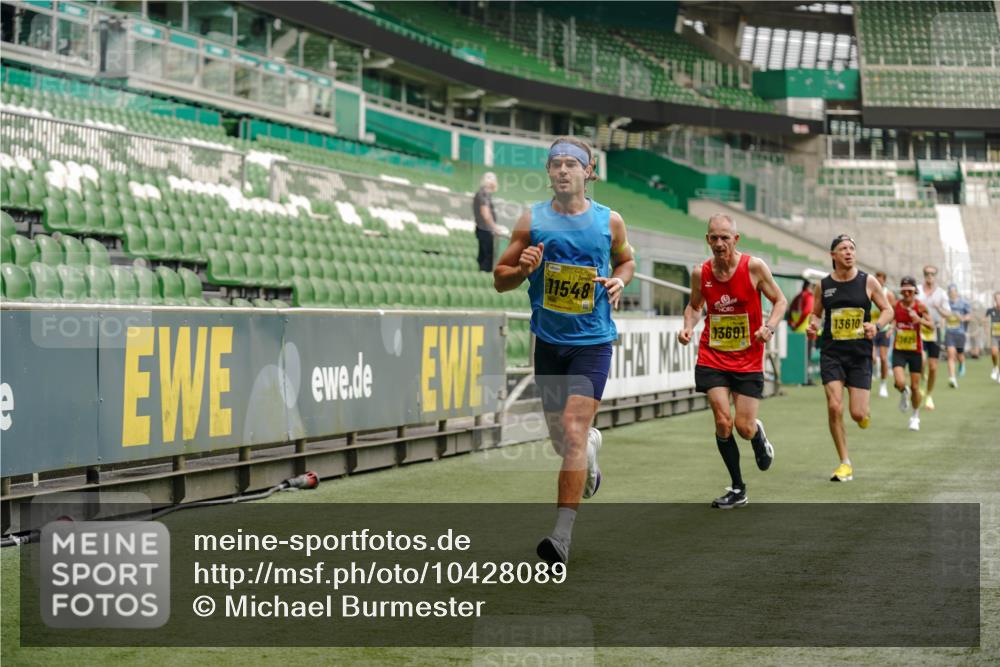 13.09.2026 - 21. swb-Marathon Bremen Michael Burmester http://msf.ph/oto/10428089 13.09.2026 10:19:27 Laufen im Stadion 10366, 10475, 11197, 11418, 11481, 11652, 12358, 12413, 12457, 13530, 13533, 13534, 13536, 13541, 13543, 13550, 13554, 13560, 13564, 13571, 13572, 13573, 13581, 13582, 13599, 13601, 13602, 13605, 13610, 13618, 13622, 13632, 13638, 13639, 13643, 10597, 12272, 13501, 13515, 13517, 13525, 13547, 13567, 13627, 13635 meine-sportfotos.de