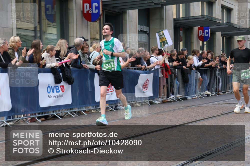 13.09.2026 - 21. swb-Marathon Bremen Strokosch-Dieckow http://msf.ph/oto/10428090 13.09.2026 13:08:02 Ziel 339, 678, 1335, 1696, 2098, 2266, 2844, 3808, 4082, 4247, 4888, 5424, 5594, 8655, 9084, 9582, 969, 4732, 4852, 6692, 7558, 8737, 9356, 13091, 13160 meine-sportfotos.de