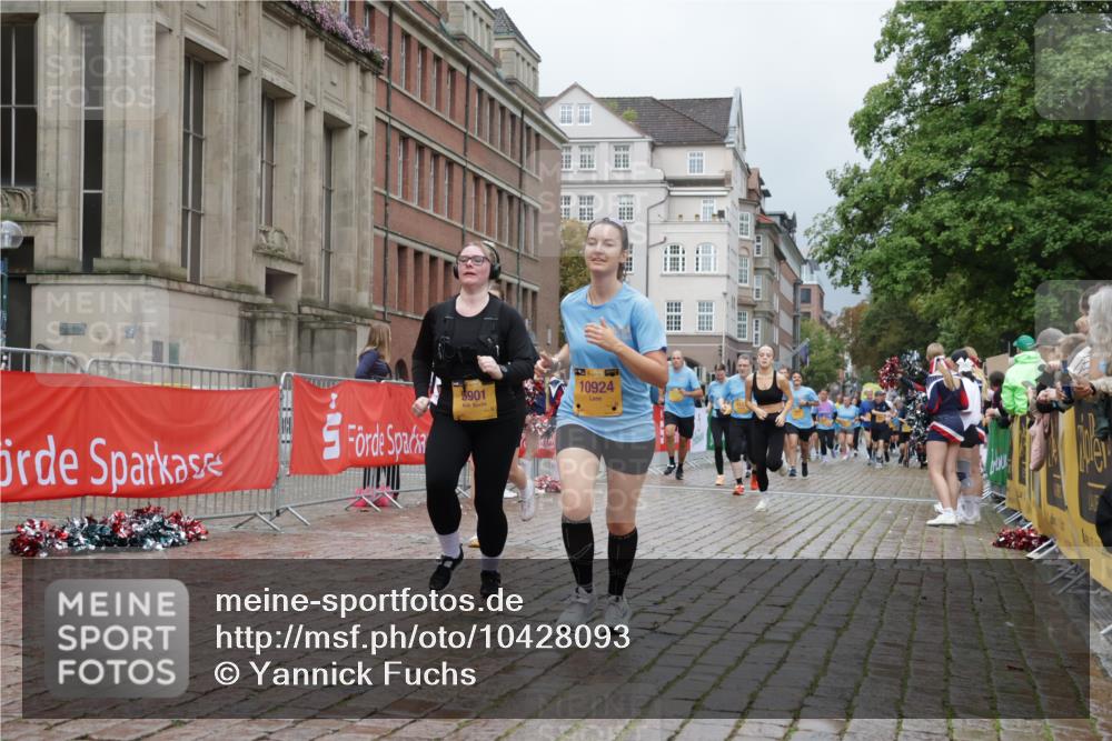 13.09.2026 - Kiel Lauf Yannick Fuchs http://msf.ph/oto/10428093 13.09.2026 11:07:52 Ziel 94, 311, 656, 1136, 2136, 3397, 3828, 3986, 4297, 6086, 6404, 6727, 7035, 9952, 10244, 11407, 12013, 12379, 12730, 356, 660, 733, 885, 1344, 1587, 1601, 1637, 2905, 2940, 4214, 4983, 5095, 5123, 5138, 5139, 5542, 5554, 5561, 5638, 5901, 6380, 6690, 6726, 6727, 7625, 9064, 9125, 9604, 10873, 10924, 11015, 11443, 12184, 12267, 12706, 121, 755, 1951, 2120, 4949, 5833, 6401, 7123, 8019, 10702, 102, 583, 2305, 5561, 5901, 6726, 9125, 10762, 10924, 12412 meine-sportfotos.de