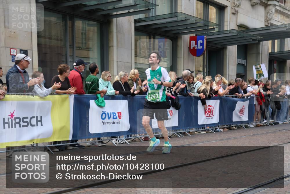 13.09.2026 - 21. swb-Marathon Bremen Strokosch-Dieckow http://msf.ph/oto/10428100 13.09.2026 13:08:02 Ziel 339, 678, 1335, 1696, 2098, 2266, 2844, 3808, 4082, 4247, 4888, 5424, 5594, 8655, 9084, 9582, 969, 4732, 4852, 6692, 7558, 8737, 9356, 13091, 13160 meine-sportfotos.de