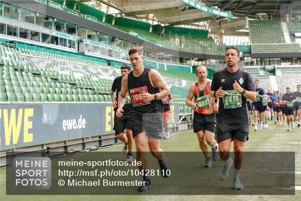 13.09.2026 - 21. swb-Marathon Bremen Michael Burmester http://msf.ph/oto/10428110 13.09.2026 13:02:48 Laufen im Stadion 150, 488, 531, 596, 722, 762, 930, 936, 940, 946, 1006, 1014, 1067, 1163, 1250, 1436, 1458, 1460, 1611, 1771, 1896, 2033, 2047, 2062, 2276, 2292, 2345, 2364, 2378, 2421, 2434, 2513, 2625, 2638, 2666, 2668, 2779, 2900, 2934, 2977, 2987, 3013, 3044, 3114, 3135, 3163, 3164, 3187, 3248, 3258, 3294, 3334, 3360, 3374, 3392, 3402, 3460, 3496, 3510, 3527, 3576, 3585, 3597, 3603, 3618, 3667, 3721, 3806, 3846, 3852, 3859, 3893, 3938, 3970, 3983, 4000, 4077, 4133, 4506, 4558 meine-sportfotos.de