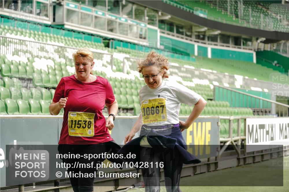 13.09.2026 - 21. swb-Marathon Bremen Michael Burmester http://msf.ph/oto/10428116 13.09.2026 10:52:50 Laufen im Stadion 10317, 10387, 10650, 10967, 10968, 11017, 11025, 11161, 11195, 11341, 11444, 11538, 12377, 12408, 12416, 12546, 10407, 10413, 10440, 10667, 10710, 10754, 10789, 11031, 11254, 11541, 11712, 11780, 11851, 11942, 11980, 12440, 12471, 12542, 12561 meine-sportfotos.de