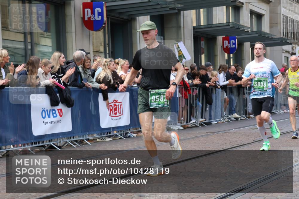 13.09.2026 - 21. swb-Marathon Bremen Strokosch-Dieckow http://msf.ph/oto/10428119 13.09.2026 13:08:03 Ziel 339, 678, 1335, 1696, 2098, 2266, 2844, 3808, 4082, 4247, 4888, 5424, 5594, 8655, 9084, 9582, 969, 2844, 4732, 4852, 6692, 7558, 9356, 13091, 13160 meine-sportfotos.de