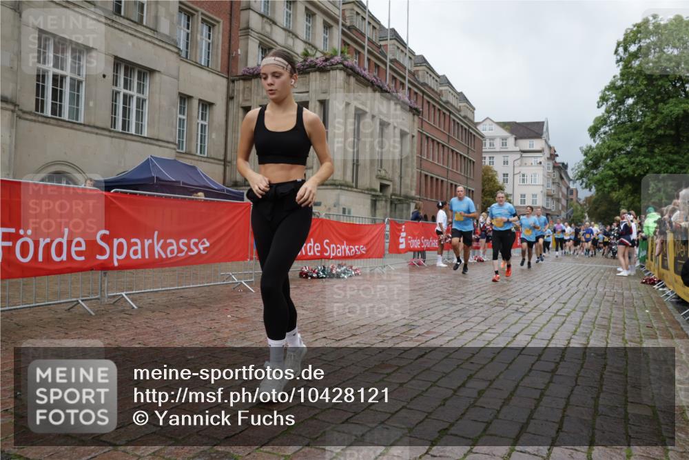 13.09.2026 - Kiel Lauf Yannick Fuchs http://msf.ph/oto/10428121 13.09.2026 11:07:56 Ziel 94, 311, 656, 755, 1951, 2136, 3397, 3828, 3986, 4297, 6404, 7123, 9952, 11407, 12013, 12379, 12730, 356, 656, 660, 733, 885, 1136, 1344, 1587, 1601, 1637, 2905, 2940, 3986, 4214, 4983, 5095, 5123, 5138, 5139, 5542, 5554, 5638, 6086, 6380, 6690, 6727, 7035, 7625, 9064, 9604, 10244, 10873, 11015, 11443, 12184, 12267, 12706, 121, 2120, 4949, 5833, 6401, 7254, 8019, 10525, 10702, 733, 5561, 5901, 6726, 9125, 10762, 10924, 11443, 12412 meine-sportfotos.de