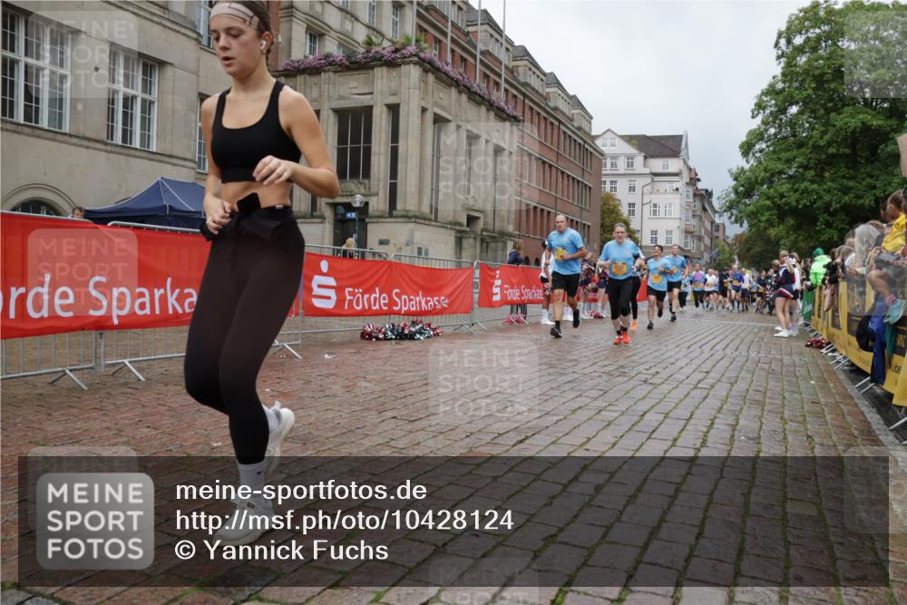 13.09.2026 - Kiel Lauf Yannick Fuchs http://msf.ph/oto/10428124 13.09.2026 11:07:56 Ziel 94, 311, 656, 755, 1951, 2136, 3397, 3828, 3986, 4297, 6404, 7123, 9952, 11407, 12013, 12379, 12730, 356, 656, 660, 733, 885, 1136, 1344, 1587, 1601, 1637, 2905, 2940, 3986, 4214, 4983, 5095, 5123, 5138, 5139, 5542, 5554, 5638, 6086, 6380, 6690, 6727, 7035, 7625, 9064, 9604, 10244, 10873, 11015, 11443, 12184, 12267, 12706, 121, 2120, 4949, 5833, 6401, 7254, 8019, 10525, 10702, 733, 5561, 5901, 6726, 9125, 10762, 10924, 11443, 12412 meine-sportfotos.de