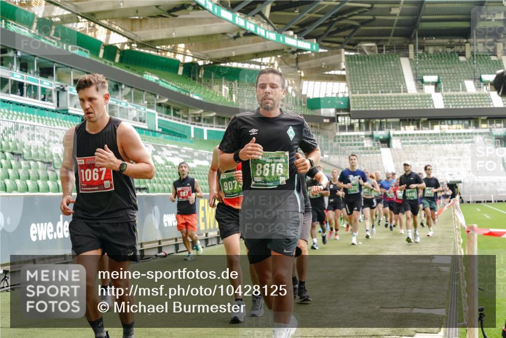 13.09.2026 - 21. swb-Marathon Bremen Michael Burmester http://msf.ph/oto/10428125 13.09.2026 13:02:48 Laufen im Stadion 150, 488, 531, 596, 722, 762, 930, 936, 940, 946, 1006, 1014, 1067, 1163, 1250, 1436, 1458, 1460, 1611, 1771, 1896, 2033, 2047, 2062, 2276, 2292, 2345, 2364, 2378, 2421, 2434, 2513, 2625, 2638, 2666, 2668, 2779, 2900, 2934, 2977, 2987, 3013, 3044, 3114, 3135, 3163, 3164, 3187, 3248, 3258, 3294, 3334, 3360, 3374, 3392, 3402, 3460, 3496, 3510, 3527, 3576, 3585, 3597, 3603, 3618, 3667, 3721, 3806, 3846, 3852, 3859, 3893, 3938, 3970, 3983, 4000, 4077, 4133, 4506, 4558 meine-sportfotos.de