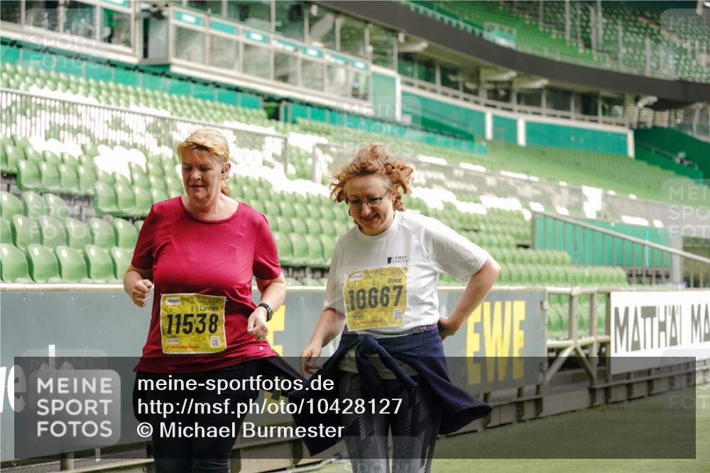 13.09.2026 - 21. swb-Marathon Bremen Michael Burmester http://msf.ph/oto/10428127 13.09.2026 10:52:50 Laufen im Stadion 10317, 10387, 10650, 10967, 10968, 11017, 11025, 11161, 11195, 11341, 11444, 11538, 12377, 12408, 12416, 12546, 10407, 10413, 10440, 10667, 10710, 10754, 10789, 11031, 11254, 11541, 11712, 11780, 11851, 11942, 11980, 12440, 12471, 12542, 12561 meine-sportfotos.de