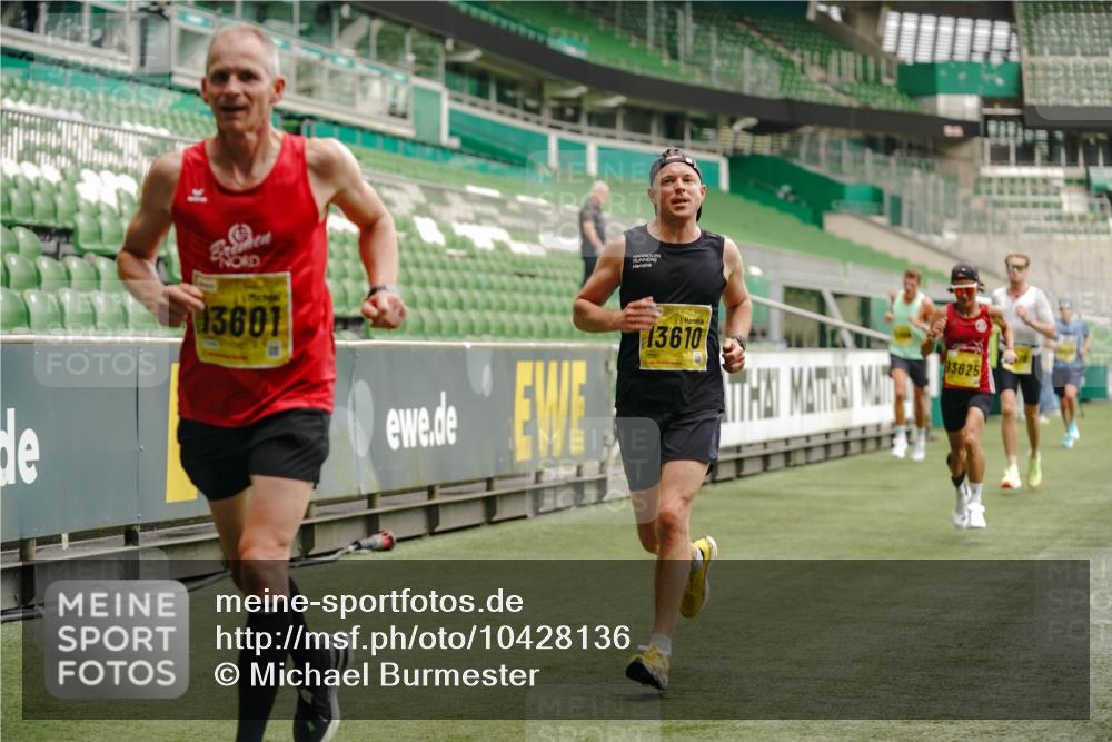 13.09.2026 - 21. swb-Marathon Bremen Michael Burmester http://msf.ph/oto/10428136 13.09.2026 10:19:29 Laufen im Stadion 10366, 10475, 11197, 11418, 11481, 11652, 12358, 12413, 12457, 13530, 13533, 13534, 13536, 13540, 13541, 13543, 13550, 13554, 13560, 13564, 13571, 13572, 13573, 13581, 13582, 13599, 13601, 13602, 13605, 13610, 13618, 13622, 13632, 13638, 13639, 13643, 10597, 12272, 13501, 13515, 13517, 13525, 13547, 13567, 13623, 13627, 13635 meine-sportfotos.de