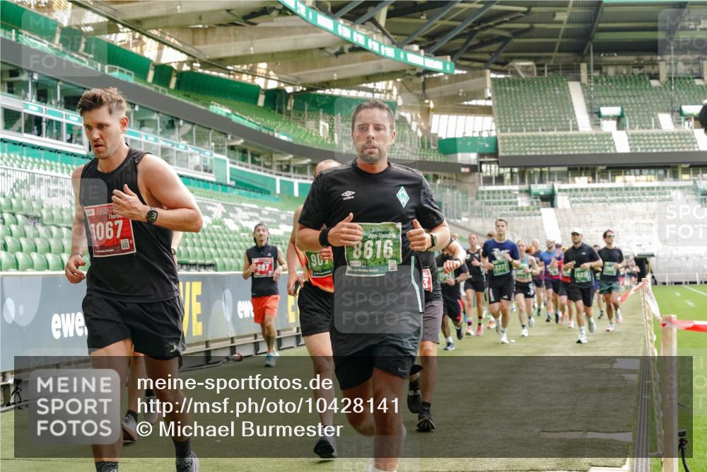 13.09.2026 - 21. swb-Marathon Bremen Michael Burmester http://msf.ph/oto/10428141 13.09.2026 13:02:48 Laufen im Stadion 150, 488, 531, 596, 722, 762, 930, 936, 940, 946, 1006, 1014, 1067, 1163, 1250, 1436, 1458, 1460, 1611, 1771, 1896, 2033, 2047, 2062, 2276, 2292, 2345, 2364, 2378, 2421, 2434, 2513, 2625, 2638, 2666, 2668, 2779, 2900, 2934, 2977, 2987, 3013, 3044, 3114, 3135, 3163, 3164, 3187, 3248, 3258, 3294, 3334, 3360, 3374, 3392, 3402, 3460, 3496, 3510, 3527, 3576, 3585, 3597, 3603, 3618, 3667, 3721, 3806, 3846, 3852, 3859, 3893, 3938, 3970, 3983, 4000, 4077, 4133, 4506, 4558 meine-sportfotos.de