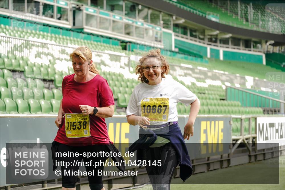 13.09.2026 - 21. swb-Marathon Bremen Michael Burmester http://msf.ph/oto/10428145 13.09.2026 10:52:50 Laufen im Stadion 10317, 10387, 10650, 10967, 10968, 11017, 11025, 11161, 11195, 11341, 11444, 11538, 12377, 12408, 12416, 12546, 10407, 10413, 10440, 10667, 10710, 10754, 10789, 11031, 11254, 11541, 11712, 11780, 11851, 11942, 11980, 12440, 12471, 12542, 12561 meine-sportfotos.de