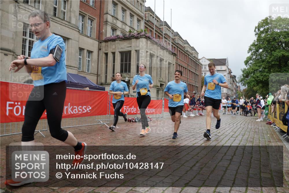 13.09.2026 - Kiel Lauf Yannick Fuchs http://msf.ph/oto/10428147 13.09.2026 11:07:59 Ziel 94, 121, 755, 1951, 2136, 3397, 3828, 4297, 4949, 5833, 6404, 7123, 9952, 10702, 12379, 311, 356, 656, 660, 885, 1136, 1344, 1587, 1601, 1637, 2905, 2940, 3986, 4214, 4983, 5095, 5123, 5138, 5139, 5542, 5554, 5638, 6086, 6380, 6690, 6727, 7035, 7625, 9064, 9604, 10244, 10873, 11015, 11407, 12013, 12184, 12267, 12706, 12730, 2120, 5856, 6401, 7108, 7254, 8019, 10525, 733, 885, 1344, 1587, 4214, 5123, 5561, 5901, 6726, 9125, 10924, 11443, 12184 meine-sportfotos.de