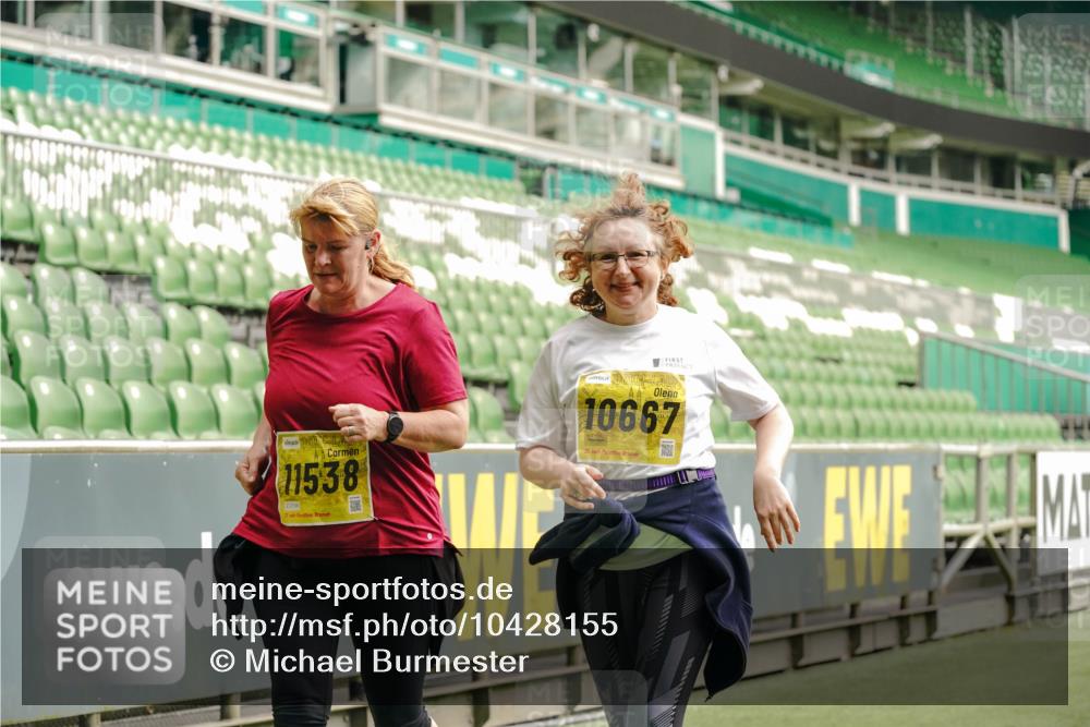 13.09.2026 - 21. swb-Marathon Bremen Michael Burmester http://msf.ph/oto/10428155 13.09.2026 10:52:50 Laufen im Stadion 10317, 10387, 10650, 10967, 10968, 11017, 11025, 11161, 11195, 11341, 11444, 11538, 12377, 12408, 12416, 12546, 10407, 10413, 10440, 10667, 10710, 10754, 10789, 11031, 11254, 11541, 11712, 11780, 11851, 11942, 11980, 12440, 12471, 12542, 12561 meine-sportfotos.de