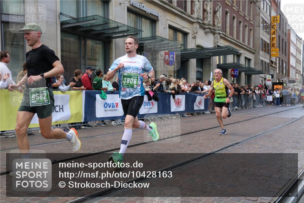 13.09.2026 - 21. swb-Marathon Bremen Strokosch-Dieckow http://msf.ph/oto/10428163 13.09.2026 13:08:05 Ziel 339, 678, 1335, 1696, 2098, 2266, 3808, 4082, 4247, 4888, 5424, 5594, 8655, 9084, 9582, 969, 2098, 2266, 2844, 4732, 4852, 6692, 9356, 13091, 13160 meine-sportfotos.de