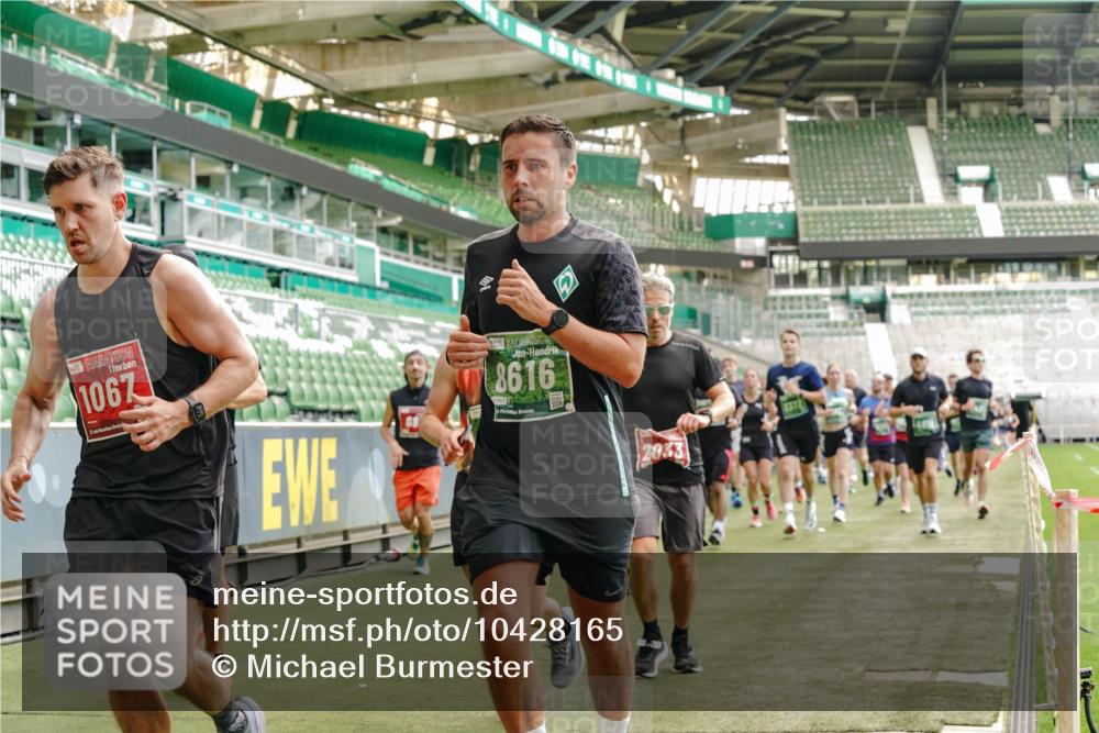 13.09.2026 - 21. swb-Marathon Bremen Michael Burmester http://msf.ph/oto/10428165 13.09.2026 13:02:49 Laufen im Stadion 150, 488, 531, 596, 722, 762, 930, 936, 940, 946, 1006, 1014, 1067, 1163, 1250, 1436, 1458, 1460, 1611, 1771, 1896, 2033, 2047, 2062, 2276, 2292, 2345, 2364, 2378, 2421, 2434, 2513, 2625, 2638, 2666, 2668, 2779, 2900, 2934, 2977, 2987, 3013, 3044, 3114, 3135, 3163, 3164, 3187, 3248, 3258, 3294, 3334, 3360, 3374, 3392, 3402, 3460, 3496, 3510, 3527, 3576, 3585, 3597, 3603, 3618, 3667, 3721, 3806, 3846, 3852, 3859, 3893, 3938, 3970, 3983, 4000, 4077, 4133, 4506, 4558 meine-sportfotos.de