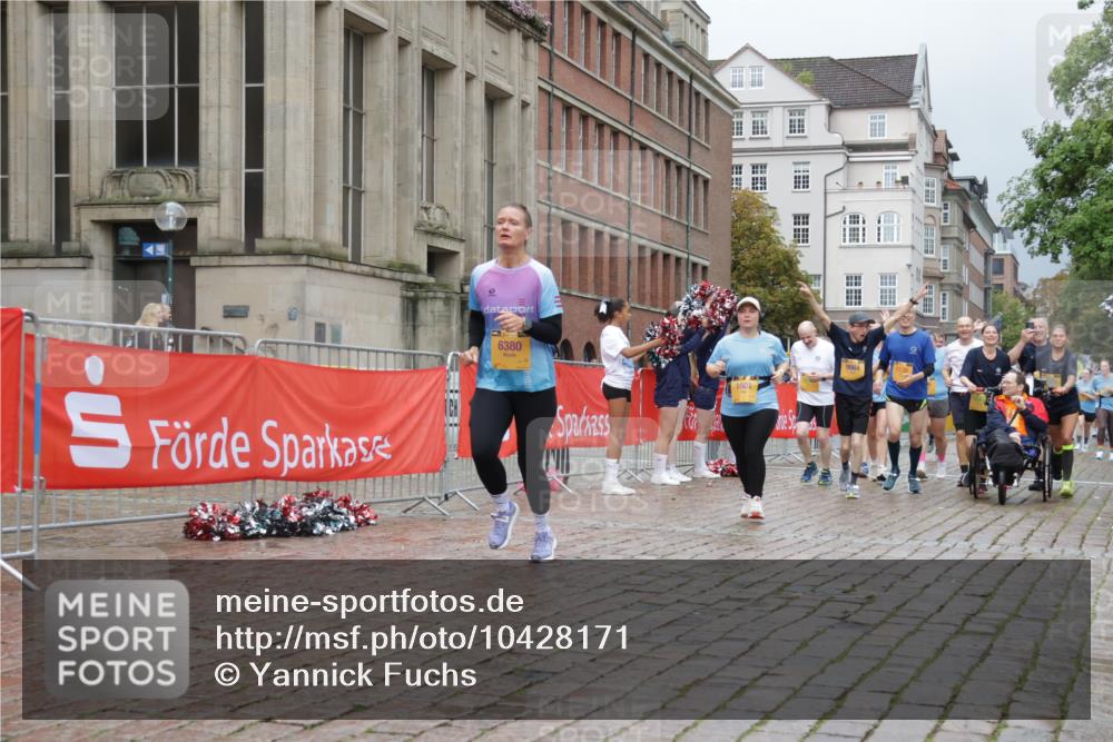 13.09.2026 - Kiel Lauf Yannick Fuchs http://msf.ph/oto/10428171 13.09.2026 11:08:02 Ziel 121, 755, 1951, 2120, 2136, 3397, 3828, 4297, 4949, 5833, 7123, 8019, 10702, 12379, 94, 311, 356, 656, 660, 1136, 1601, 1637, 2905, 2940, 3986, 4983, 5095, 5138, 5139, 5542, 5554, 5638, 6086, 6380, 6404, 6690, 6727, 7035, 7625, 9064, 9604, 9952, 10244, 10873, 11015, 11407, 12013, 12267, 12706, 12730, 3798, 5856, 6061, 6185, 6401, 7108, 7254, 10525, 733, 885, 1344, 1587, 4214, 5123, 6380, 10924, 11443, 12184 meine-sportfotos.de
