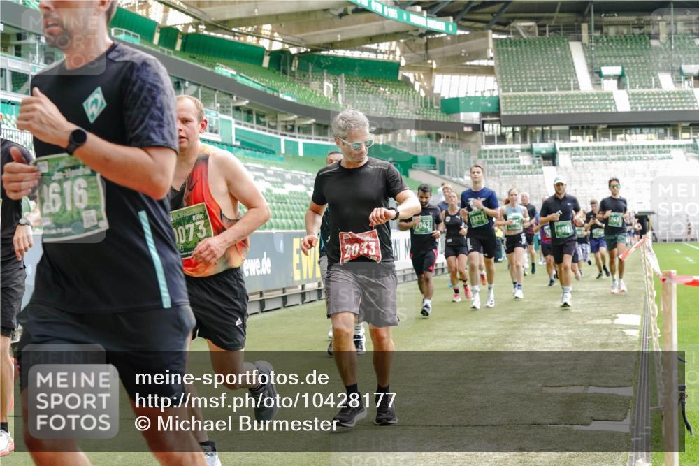 13.09.2026 - 21. swb-Marathon Bremen Michael Burmester http://msf.ph/oto/10428177 13.09.2026 13:02:49 Laufen im Stadion 150, 488, 531, 596, 722, 762, 930, 936, 940, 946, 1006, 1014, 1067, 1163, 1250, 1436, 1458, 1460, 1611, 1771, 1896, 2033, 2047, 2062, 2276, 2292, 2345, 2364, 2378, 2421, 2434, 2513, 2625, 2638, 2666, 2668, 2779, 2900, 2934, 2977, 2987, 3013, 3044, 3114, 3135, 3163, 3164, 3187, 3248, 3258, 3294, 3334, 3360, 3374, 3392, 3402, 3460, 3496, 3510, 3527, 3576, 3585, 3597, 3603, 3618, 3667, 3721, 3806, 3846, 3852, 3859, 3893, 3938, 3970, 3983, 4000, 4077, 4133, 4506, 4558 meine-sportfotos.de
