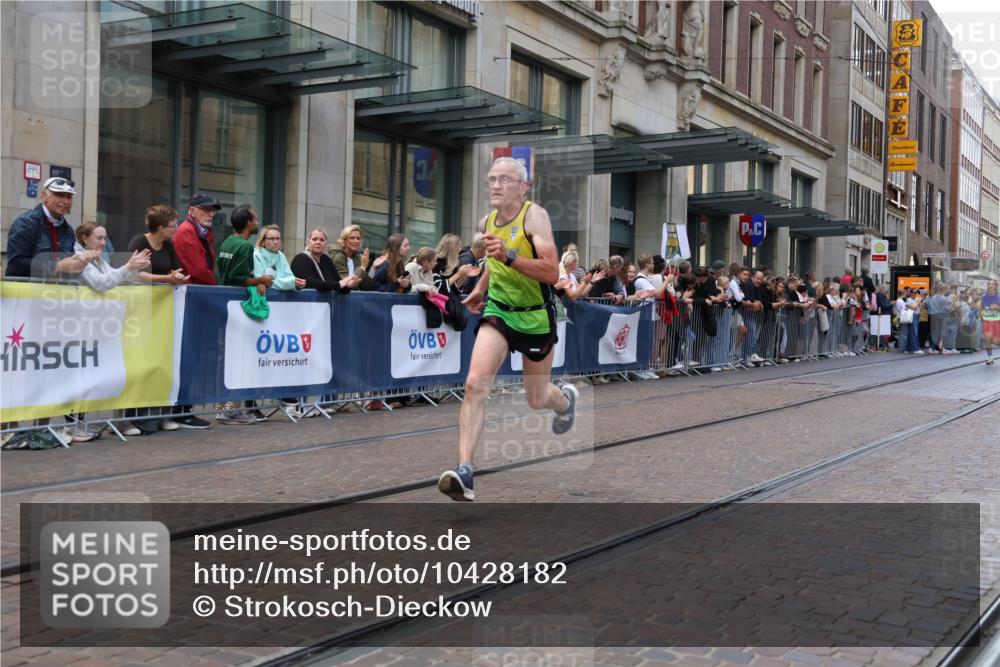 13.09.2026 - 21. swb-Marathon Bremen Strokosch-Dieckow http://msf.ph/oto/10428182 13.09.2026 13:08:05 Ziel 339, 678, 1335, 1696, 2098, 2266, 3808, 4082, 4247, 4888, 5424, 5594, 8655, 9084, 9582, 969, 2098, 2266, 2844, 4732, 4852, 6692, 9356, 13091, 13160 meine-sportfotos.de