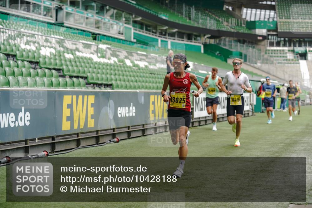 13.09.2026 - 21. swb-Marathon Bremen Michael Burmester http://msf.ph/oto/10428188 13.09.2026 10:19:31 Laufen im Stadion 10366, 10475, 11197, 11418, 11481, 11512, 11652, 12358, 12413, 12457, 13530, 13533, 13534, 13536, 13540, 13541, 13543, 13550, 13554, 13560, 13564, 13571, 13573, 13581, 13582, 13599, 13601, 13602, 13605, 13610, 13618, 13622, 13632, 13638, 13639, 13643, 10597, 12272, 13501, 13515, 13517, 13525, 13542, 13547, 13567, 13623, 13627, 13635 meine-sportfotos.de