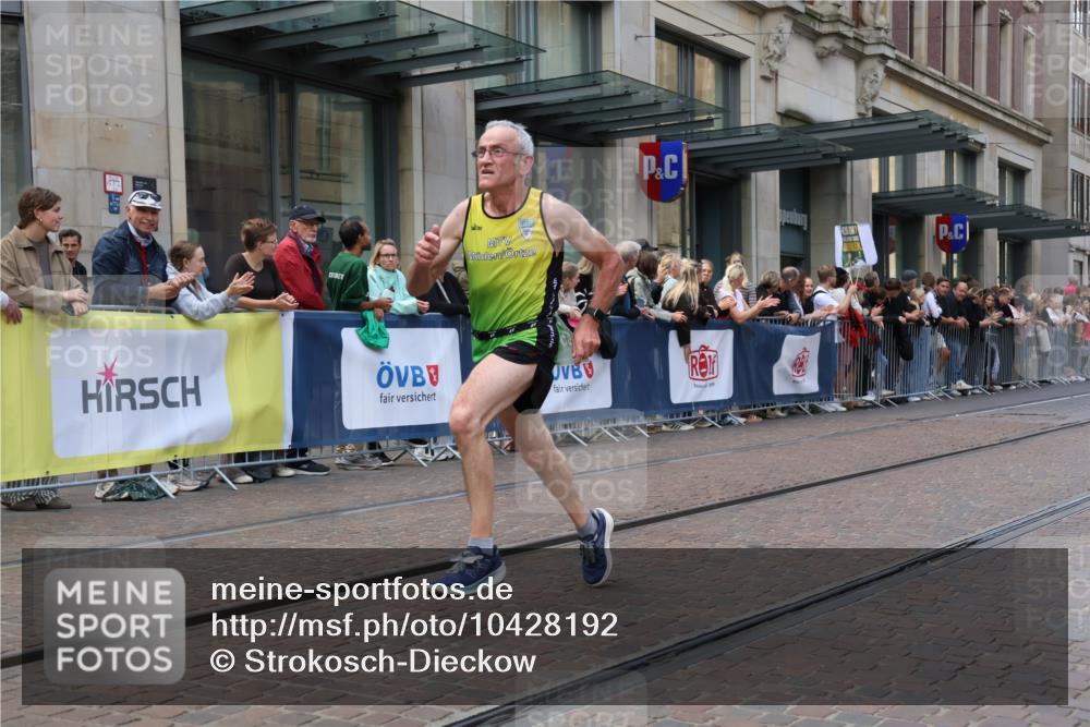 13.09.2026 - 21. swb-Marathon Bremen Strokosch-Dieckow http://msf.ph/oto/10428192 13.09.2026 13:08:06 Ziel 339, 678, 1335, 1696, 3808, 4082, 4247, 4888, 5424, 5594, 8655, 9084, 9582, 969, 2098, 2266, 2844, 4732, 4852, 6692, 13091, 13160 meine-sportfotos.de