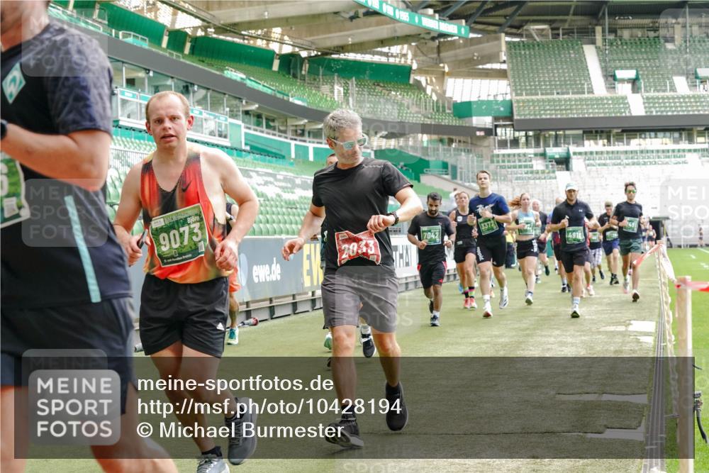 13.09.2026 - 21. swb-Marathon Bremen Michael Burmester http://msf.ph/oto/10428194 13.09.2026 13:02:49 Laufen im Stadion 150, 488, 531, 596, 722, 762, 930, 936, 940, 946, 1006, 1014, 1067, 1163, 1250, 1436, 1458, 1460, 1611, 1771, 1896, 2033, 2047, 2062, 2276, 2292, 2345, 2364, 2378, 2421, 2434, 2513, 2625, 2638, 2666, 2668, 2779, 2900, 2934, 2977, 2987, 3013, 3044, 3114, 3135, 3163, 3164, 3187, 3248, 3258, 3294, 3334, 3360, 3374, 3392, 3402, 3460, 3496, 3510, 3527, 3576, 3585, 3597, 3603, 3618, 3667, 3721, 3806, 3846, 3852, 3859, 3893, 3938, 3970, 3983, 4000, 4077, 4133, 4506, 4558 meine-sportfotos.de
