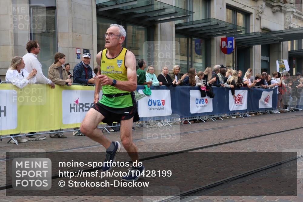 13.09.2026 - 21. swb-Marathon Bremen Strokosch-Dieckow http://msf.ph/oto/10428199 13.09.2026 13:08:06 Ziel 339, 678, 1335, 1696, 3808, 4082, 4247, 4888, 5424, 5594, 8655, 9084, 9582, 969, 2098, 2266, 2844, 4732, 4852, 6692, 13091, 13160 meine-sportfotos.de