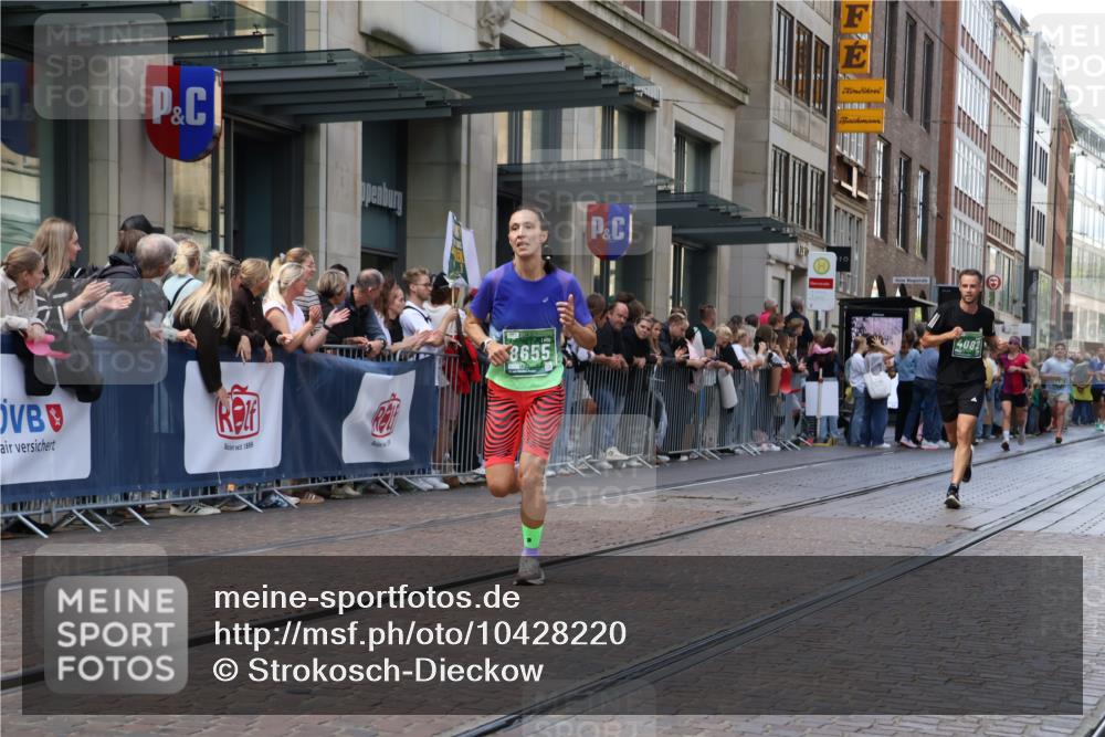 13.09.2026 - 21. swb-Marathon Bremen Strokosch-Dieckow http://msf.ph/oto/10428220 13.09.2026 13:08:10 Ziel 339, 678, 715, 1335, 1696, 3808, 4082, 4247, 4888, 5424, 5594, 7064, 8655, 9084, 9582, 2098, 2266, 2844, 3808, 4732, 5594, 6692, 13091, 13160 meine-sportfotos.de