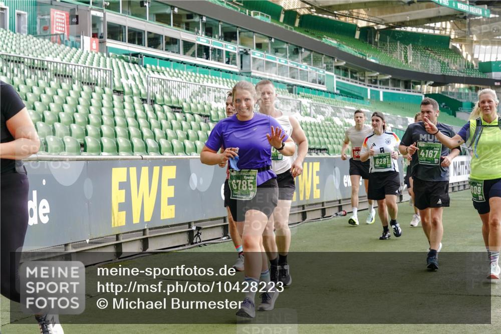 13.09.2026 - 21. swb-Marathon Bremen Michael Burmester http://msf.ph/oto/10428223 13.09.2026 13:26:15 Laufen im Stadion 202, 213, 294, 364, 390, 505, 530, 543, 645, 815, 818, 833, 966, 1077, 1283, 1410, 1443, 1459, 1473, 1487, 1504, 1515, 1530, 1561, 1618, 1700, 1744, 1828, 1830, 1953, 2058, 2059, 2267, 2271, 2273, 2298, 2308, 2309, 2354, 2382, 2384, 2388, 2404, 2428, 2506, 2508, 2542, 2558, 2576, 2582, 2591, 2592, 2656, 2675, 2752, 2762, 2817, 2833, 2878, 2896, 2965, 2970, 2981, 3005, 3047, 3050, 3062, 3084, 3097, 3142, 3172, 3211, 3259, 3329, 3359, 3390, 3433, 3540, 3629 meine-sportfotos.de