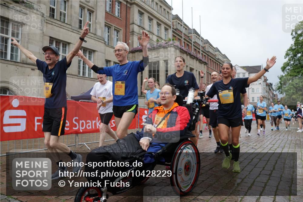 13.09.2026 - Kiel Lauf Yannick Fuchs http://msf.ph/oto/10428229 13.09.2026 11:08:08 Ziel 121, 755, 1951, 2120, 4949, 5833, 6401, 7123, 8019, 10702, 94, 311, 356, 656, 660, 1136, 1637, 1951, 2136, 2905, 2940, 3397, 3828, 3986, 4297, 4983, 5095, 5138, 5139, 5542, 5554, 5638, 6086, 6404, 6690, 6727, 7035, 7625, 9064, 9604, 9952, 10244, 10873, 11015, 11407, 12013, 12267, 12379, 12706, 12730, 1067, 2235, 3536, 3798, 5856, 6061, 6185, 6360, 7108, 7254, 10525, 660, 885, 1344, 1587, 1601, 1637, 2905, 5138, 5139, 5542, 5554, 5638, 6380, 6690, 7625, 9064, 9604, 12184 meine-sportfotos.de