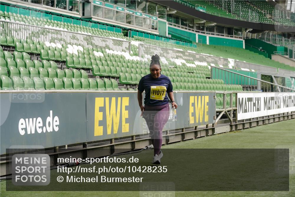13.09.2026 - 21. swb-Marathon Bremen Michael Burmester http://msf.ph/oto/10428235 13.09.2026 10:53:00 Laufen im Stadion 10317, 10387, 10967, 10968, 11017, 11025, 11161, 11341, 11444, 11538, 12416, 12546, 10407, 10413, 10627, 10667, 10710, 10754, 11031, 11254, 11266, 11541, 11712, 11780, 11851, 11942, 11980, 12440, 12542 meine-sportfotos.de
