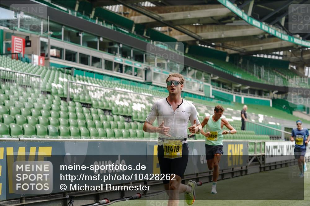 13.09.2026 - 21. swb-Marathon Bremen Michael Burmester http://msf.ph/oto/10428262 13.09.2026 10:19:33 Laufen im Stadion 10366, 10475, 10994, 11197, 11418, 11481, 11512, 11652, 12358, 12413, 12457, 13505, 13530, 13533, 13534, 13536, 13540, 13541, 13543, 13550, 13554, 13560, 13564, 13571, 13573, 13581, 13582, 13599, 13601, 13602, 13605, 13610, 13618, 13622, 13632, 13633, 13638, 13639, 13643, 10597, 12272, 13501, 13515, 13517, 13525, 13542, 13547, 13567, 13623, 13627, 13635 meine-sportfotos.de