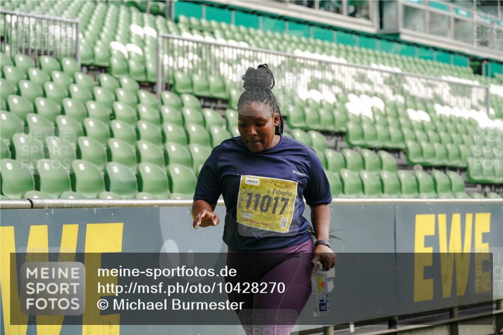 13.09.2026 - 21. swb-Marathon Bremen Michael Burmester http://msf.ph/oto/10428270 13.09.2026 10:53:02 Laufen im Stadion 10317, 10387, 10967, 11017, 11025, 11161, 11341, 11444, 11538, 12416, 12546, 10407, 10413, 10627, 10667, 10710, 10754, 11031, 11254, 11266, 11541, 11712, 11780, 11851, 11942, 11980, 12440, 12542 meine-sportfotos.de