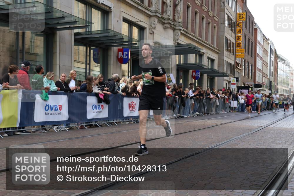 13.09.2026 - 21. swb-Marathon Bremen Strokosch-Dieckow http://msf.ph/oto/10428313 13.09.2026 13:08:13 Ziel 339, 678, 715, 1335, 1696, 3276, 4033, 4082, 4247, 4888, 5377, 5424, 6842, 7064, 7121, 8655, 9084, 9582, 2098, 2266, 2844, 3808, 4247, 5594, 6692, 13091, 13160 meine-sportfotos.de