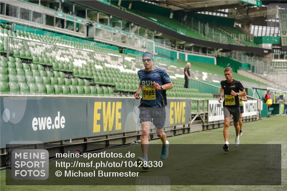 13.09.2026 - 21. swb-Marathon Bremen Michael Burmester http://msf.ph/oto/10428330 13.09.2026 10:19:36 Laufen im Stadion 10366, 10475, 10994, 11197, 11418, 11481, 11512, 11652, 12358, 12413, 13505, 13530, 13533, 13534, 13536, 13540, 13541, 13543, 13550, 13554, 13558, 13560, 13564, 13573, 13581, 13582, 13588, 13599, 13601, 13602, 13605, 13610, 13618, 13622, 13632, 13633, 13638, 13639, 13643, 10597, 12272, 13501, 13515, 13517, 13525, 13542, 13547, 13567, 13579, 13623, 13627, 13635 meine-sportfotos.de