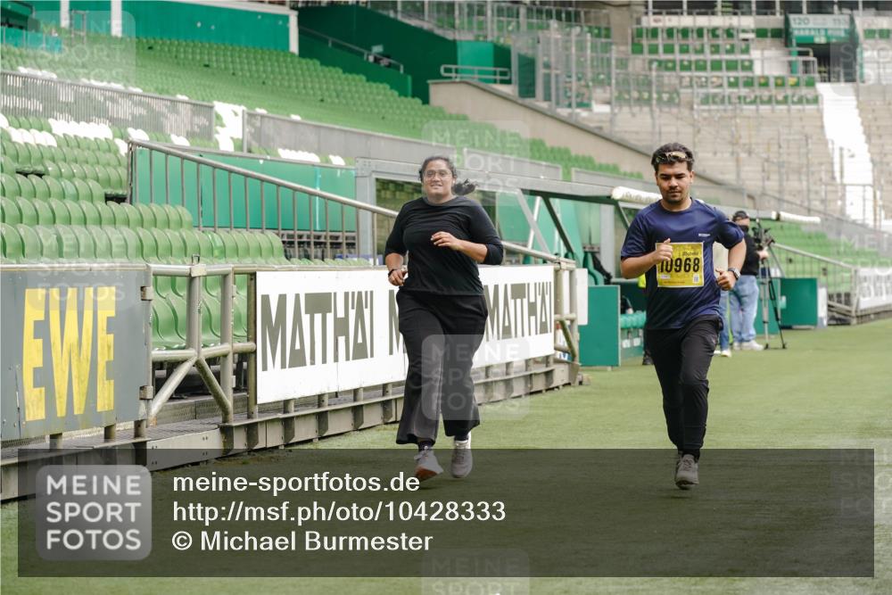 13.09.2026 - 21. swb-Marathon Bremen Michael Burmester http://msf.ph/oto/10428333 13.09.2026 10:53:47 Laufen im Stadion 10317, 11444, 12163, 12416, 10533, 10534, 10573, 10627, 10667, 10710, 11031, 11254, 11266, 11352, 11496, 11712, 11780, 11807, 11851, 12440, 12535 meine-sportfotos.de