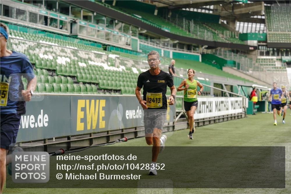 13.09.2026 - 21. swb-Marathon Bremen Michael Burmester http://msf.ph/oto/10428352 13.09.2026 10:19:37 Laufen im Stadion 10366, 10475, 10994, 11176, 11197, 11418, 11481, 11512, 11652, 12358, 12413, 13505, 13530, 13533, 13534, 13536, 13540, 13541, 13543, 13550, 13558, 13560, 13564, 13573, 13581, 13582, 13588, 13599, 13601, 13605, 13610, 13618, 13622, 13632, 13633, 13638, 13639, 13643, 10597, 12272, 13501, 13515, 13517, 13525, 13542, 13547, 13567, 13579, 13623, 13627, 13635 meine-sportfotos.de